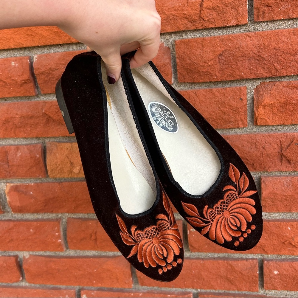 Velvet embroidered ballet flats - Picture 2 of 9
